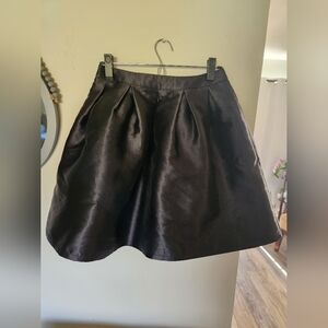 Si Style Dot Com Black Taffeta Pleated Midi Skirt - Size Medium
